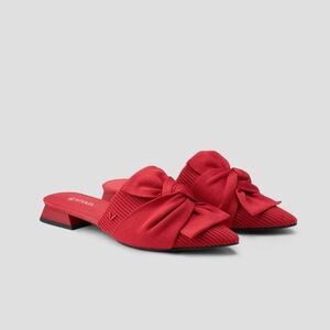 Vivaia Pointed-Toe Knot Sandals
